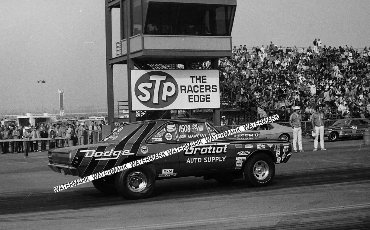 8 x 10" Black & White Photo Of The Gratiot Auto Supply Dodge At Indy.
